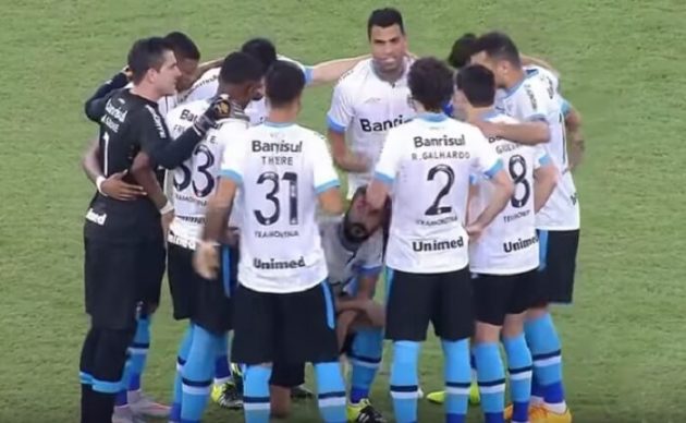Un joueur brésilien s’urine dessus avant un match Gremio, Douglas, pipi