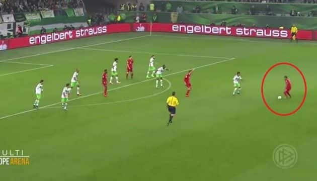 La grosse frappe en lucarne de Douglas Costa douglas costa lucarne missile