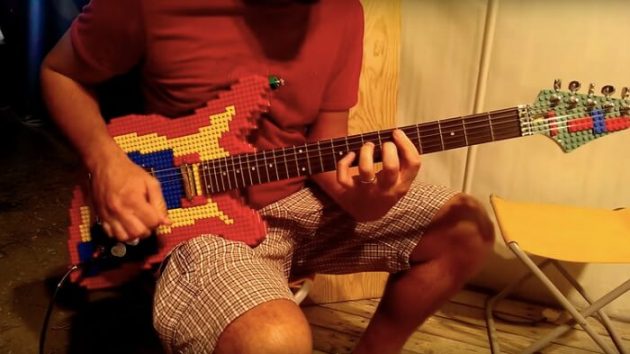 Une guitare fabriquée avec des Lego fonctionne à merveille guitare lego