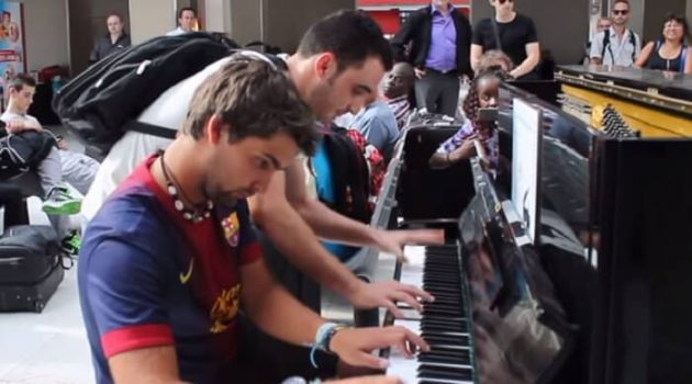 Ils reprennent la BO d’Intouchables au piano bande originale Intouchables, piano, gare d'Austerlitz