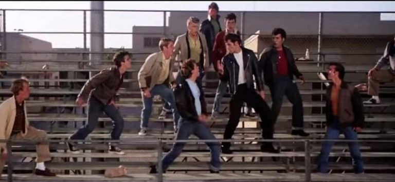 Une scène du film Grease sans musique, c’est étrange… Grease sans musique