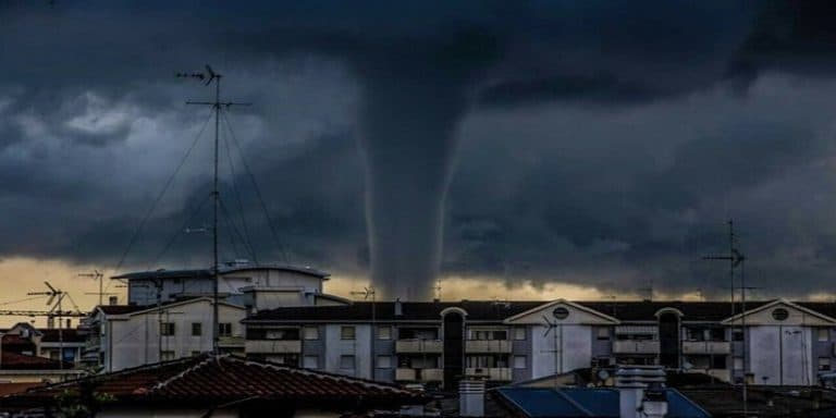 Une violente tornade s’abat sur la ville de Venise Violente tornade, Venise