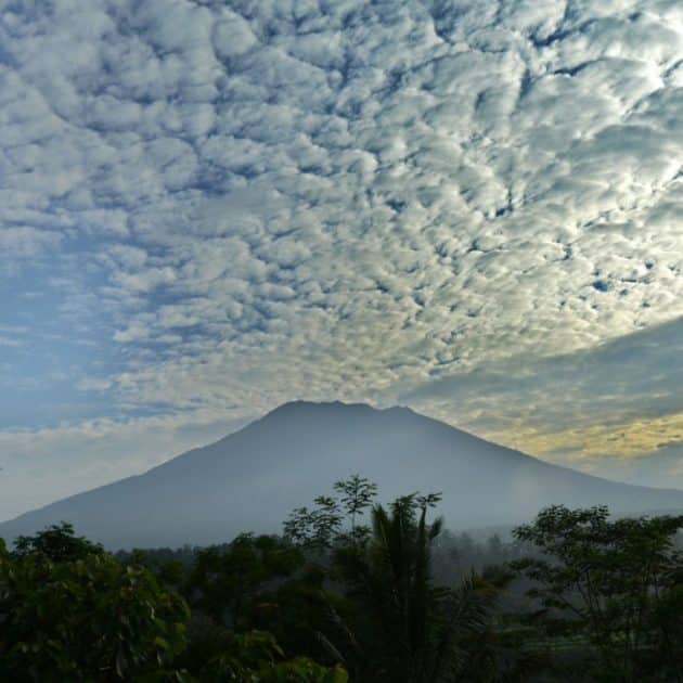 Bali : le mont Agung fait évacuer 75 000 habitants