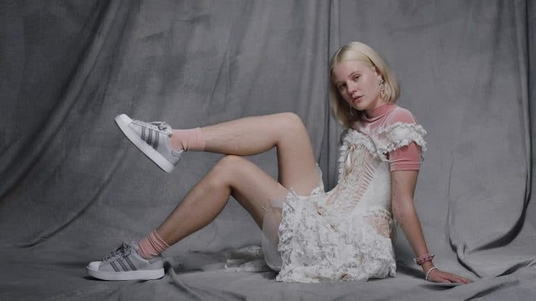 Adidas lance une campagne « à poil » pour lutter contre les critères de beauté