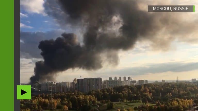 Russie : un impressionnant incendie fait évacuer 3000 personnes