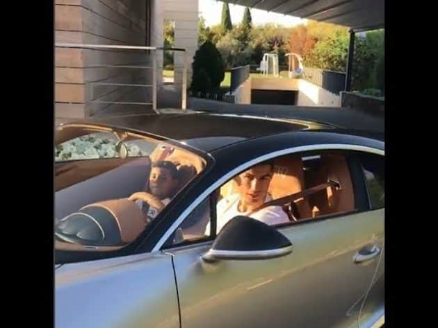 Cristiano Ronaldo se montre au volant d’une Bugatti à 2,4 millions d’euros