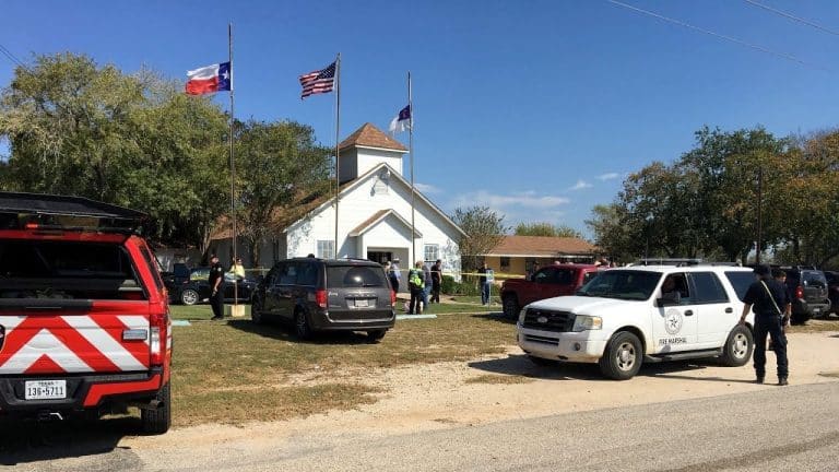 Les célébrités réagissent après la fusillade ayant fait 26 morts dans une église texane