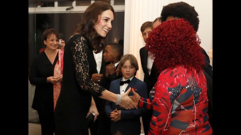 Kate Middleton porte une magnifique robe à l’occasion d’un gala de bienfaisance au Palais de Kensington
