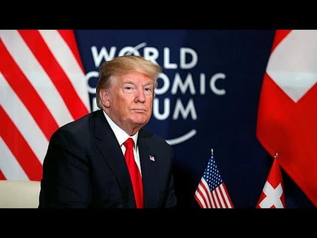 Donald Trump hué à Davos après s’être attaqué à la presse