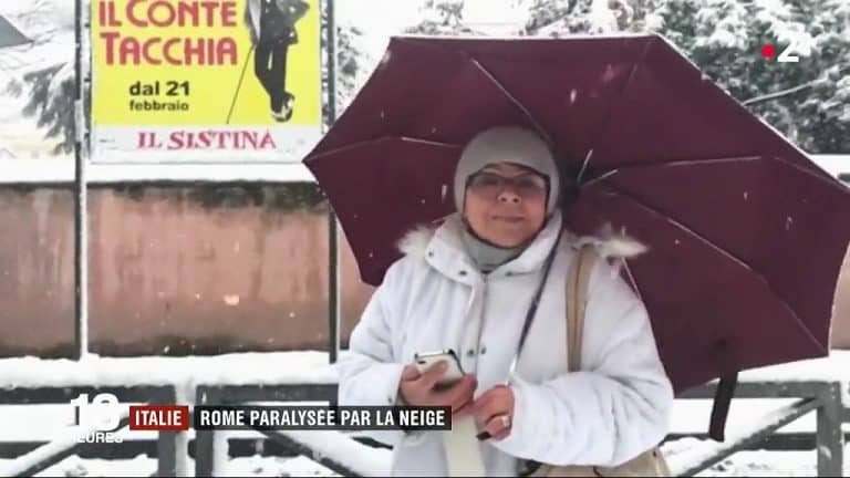 Rome magnifique sous un épais manteau de neige