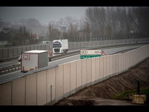 La police française arrête deux chauffeurs routiers roumains pour avoir transporté des migrants