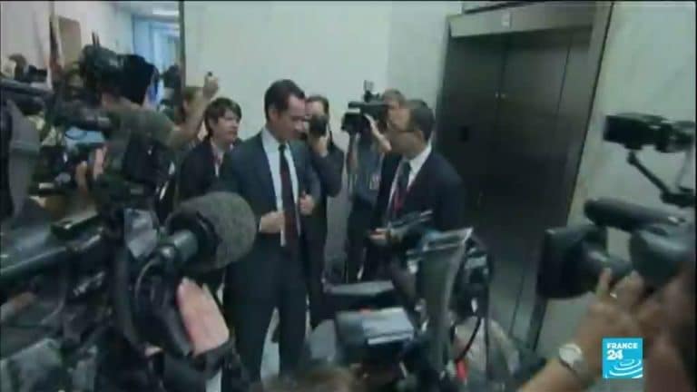 Les autorités ouvrent une enquête sur la diffusion de vidéo intime du candidat à la mairie de Paris