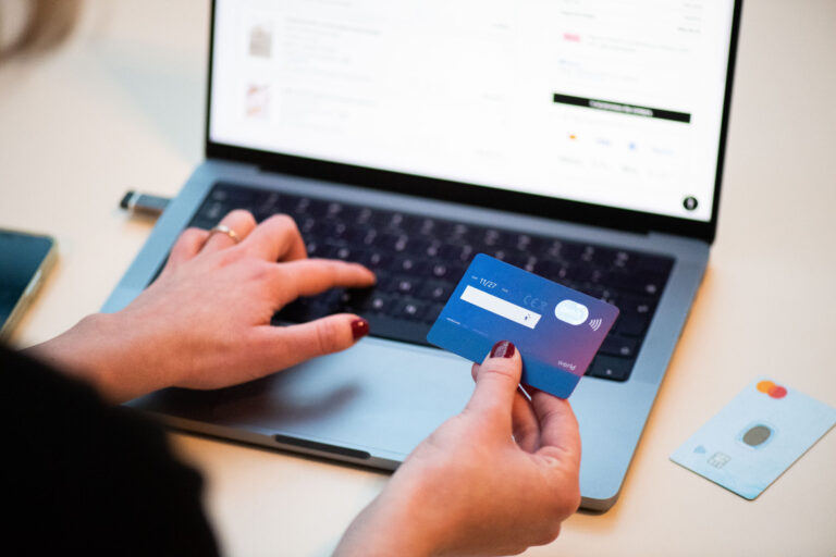Contrefaçon en ligne : les signaux qui trahissent un faux produit